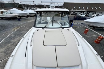 Boston Whaler 325 Conquest 47 2026 Boston Whaler 325 Conquest 48
