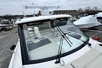 Boston Whaler 325 Conquest 50 2026 Boston Whaler 325 Conquest 51
