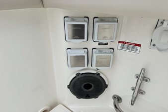Boston Whaler 325 Conquest 54 2026 Boston Whaler 325 Conquest 55