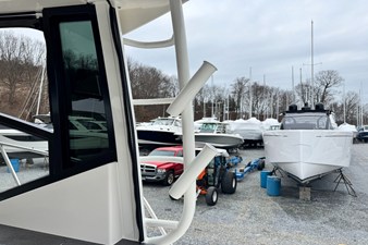 Boston Whaler 325 Conquest 58 2026 Boston Whaler 325 Conquest 59