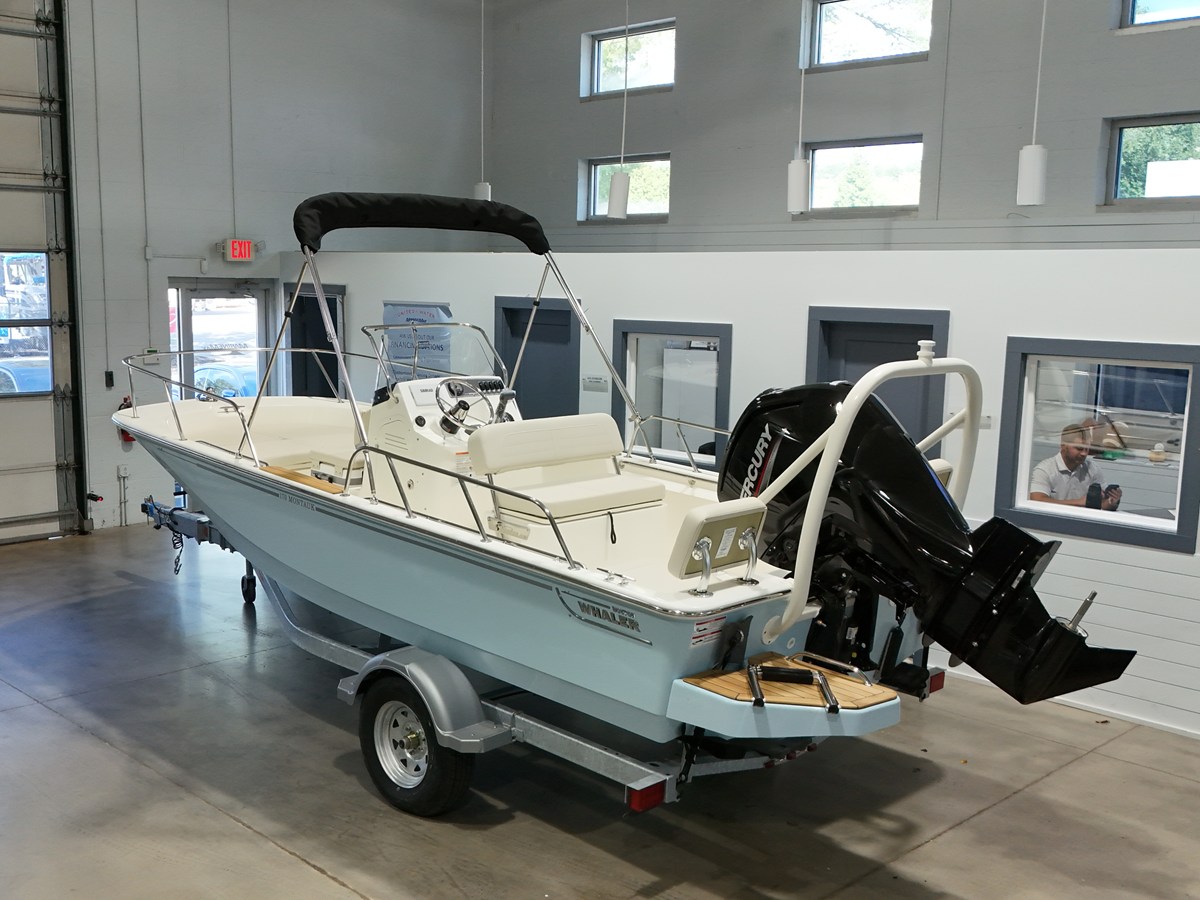 2027 Boston Whaler 170 Montauk 4