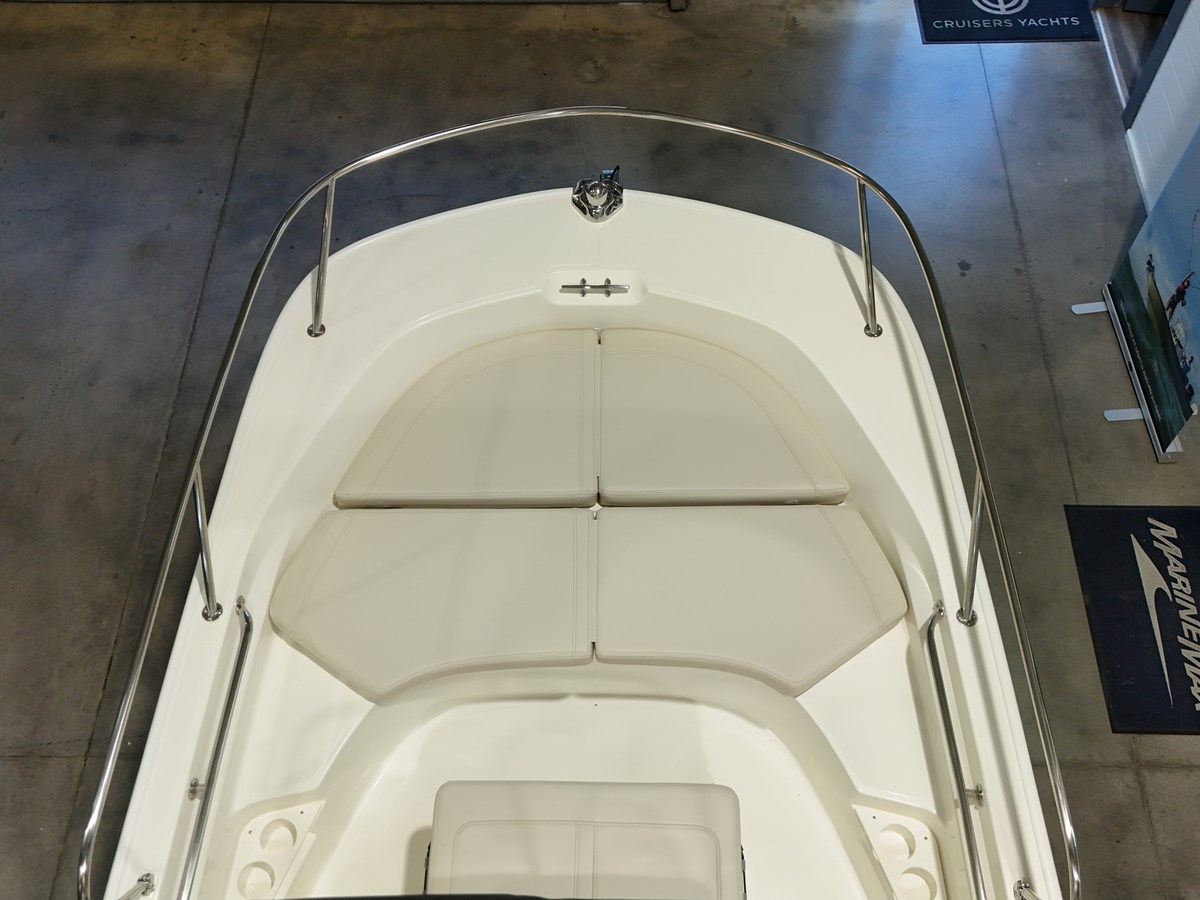 2027 Boston Whaler 170 Montauk 7