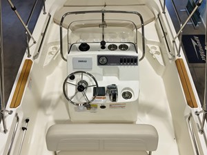 Boston Whaler 170 Montauk 7 2027 Boston Whaler 170 Montauk 8