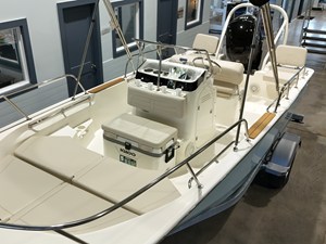 Boston Whaler 170 Montauk 10 2027 Boston Whaler 170 Montauk 11