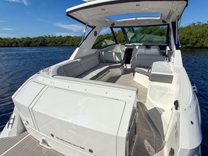 Sea Ray Sundancer 320 Outboard 5 2027 Sea Ray Sundancer 320 Outboard 6