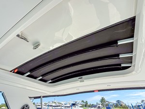 Sea Ray Sundancer 320 Outboard 9 2027 Sea Ray Sundancer 320 Outboard 10