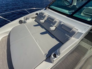 Sea Ray Sundancer 320 Outboard 13 2027 Sea Ray Sundancer 320 Outboard 14