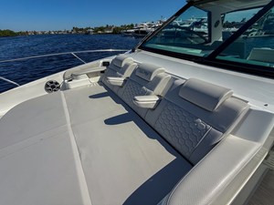 Sea Ray Sundancer 320 Outboard 14 2027 Sea Ray Sundancer 320 Outboard 15