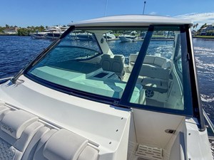 Sea Ray Sundancer 320 Outboard 15 2027 Sea Ray Sundancer 320 Outboard 16