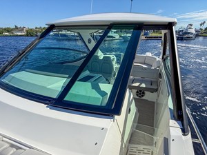 Sea Ray Sundancer 320 Outboard 16 2027 Sea Ray Sundancer 320 Outboard 17