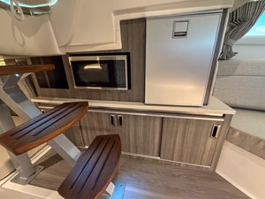 Sea Ray Sundancer 320 Outboard 22 2027 Sea Ray Sundancer 320 Outboard 23