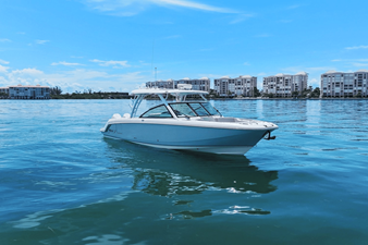 Boston Whaler 320 VANTAGE 0 2020 Boston Whaler 320 VANTAGE 1