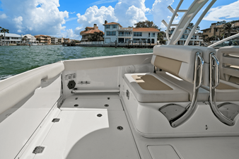 Boston Whaler 320 VANTAGE 36 2020 Boston Whaler 320 VANTAGE 37
