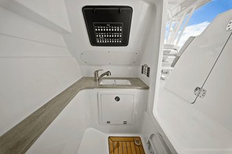 Boston Whaler 320 VANTAGE 48 2020 Boston Whaler 320 VANTAGE 49
