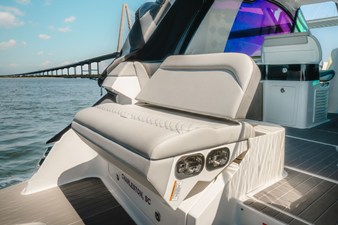 Sea Ray 370 Sundancer 7 2023 Sea Ray 370 Sundancer 8