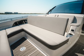 Sea Ray 370 Sundancer 23 2023 Sea Ray 370 Sundancer 24