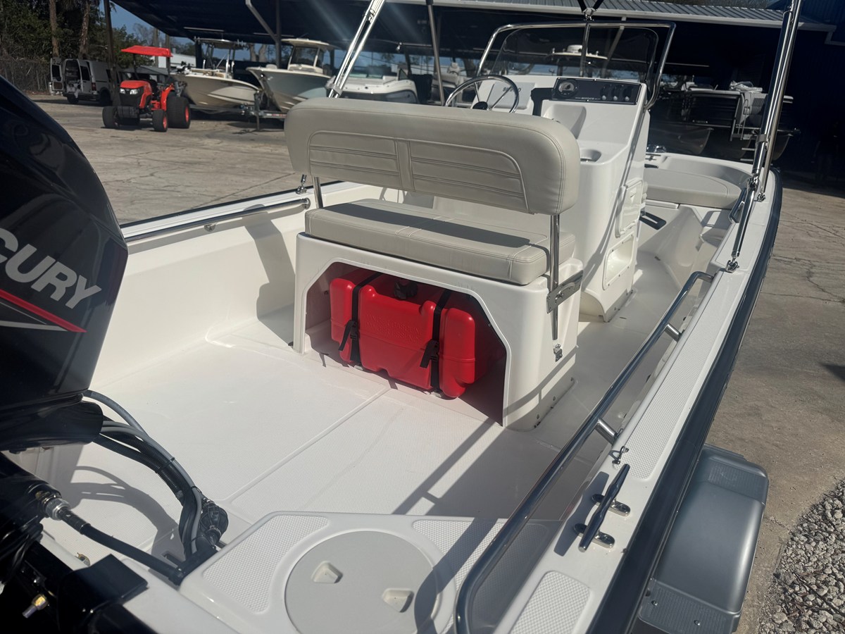 2026 Boston Whaler 150 Montauk 5