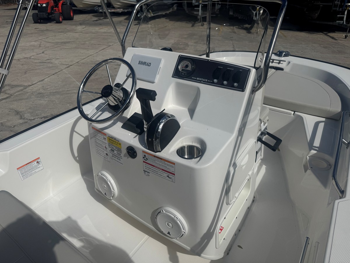2026 Boston Whaler 150 Montauk 7