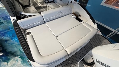 Sea Ray SLX 260 Outboard 2 2026 Sea Ray SLX 260 Outboard 3
