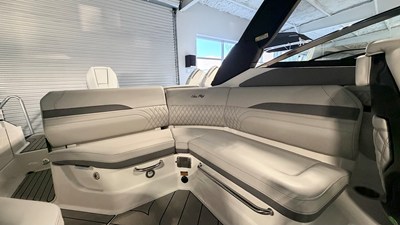 Sea Ray SLX 260 Outboard 6 2026 Sea Ray SLX 260 Outboard 7