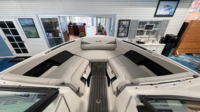 Sea Ray SLX 260 Outboard 20 2026 Sea Ray SLX 260 Outboard 21