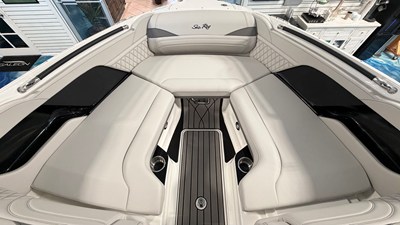 Sea Ray SLX 260 Outboard 22 2026 Sea Ray SLX 260 Outboard 23