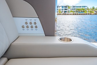 Cruisers Yachts 50 GLS OB 26 2026 Cruisers Yachts 50 GLS OB 27