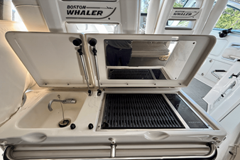 Boston Whaler 345 CONQUEST 24 2013 Boston Whaler 345 CONQUEST 25