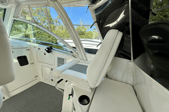 Boston Whaler 345 CONQUEST 28 2013 Boston Whaler 345 CONQUEST 29