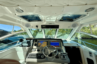 Boston Whaler 345 CONQUEST 34 2013 Boston Whaler 345 CONQUEST 35