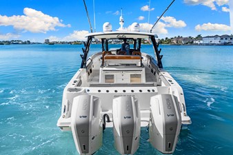 Boston Whaler 420 OUTRAGE 9 2023 Boston Whaler 420 OUTRAGE 10