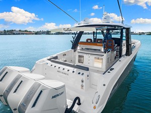 Boston Whaler 420 OUTRAGE 10 2023 Boston Whaler 420 OUTRAGE 11