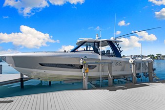 Boston Whaler 420 OUTRAGE 15 2023 Boston Whaler 420 OUTRAGE 16