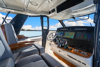 Boston Whaler 420 OUTRAGE 22 2023 Boston Whaler 420 OUTRAGE 23
