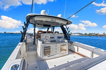 Boston Whaler 420 OUTRAGE 34 2023 Boston Whaler 420 OUTRAGE 35
