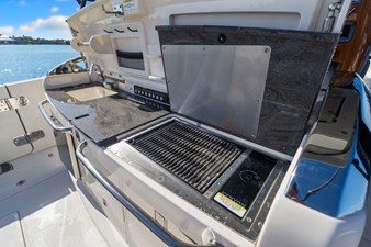 Boston Whaler 420 OUTRAGE 36 2023 Boston Whaler 420 OUTRAGE 37