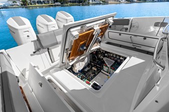 Boston Whaler 420 OUTRAGE 41 2023 Boston Whaler 420 OUTRAGE 42