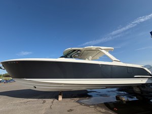 Tiara Yachts 43 LS 0 2022 Tiara Yachts 43 LS 1