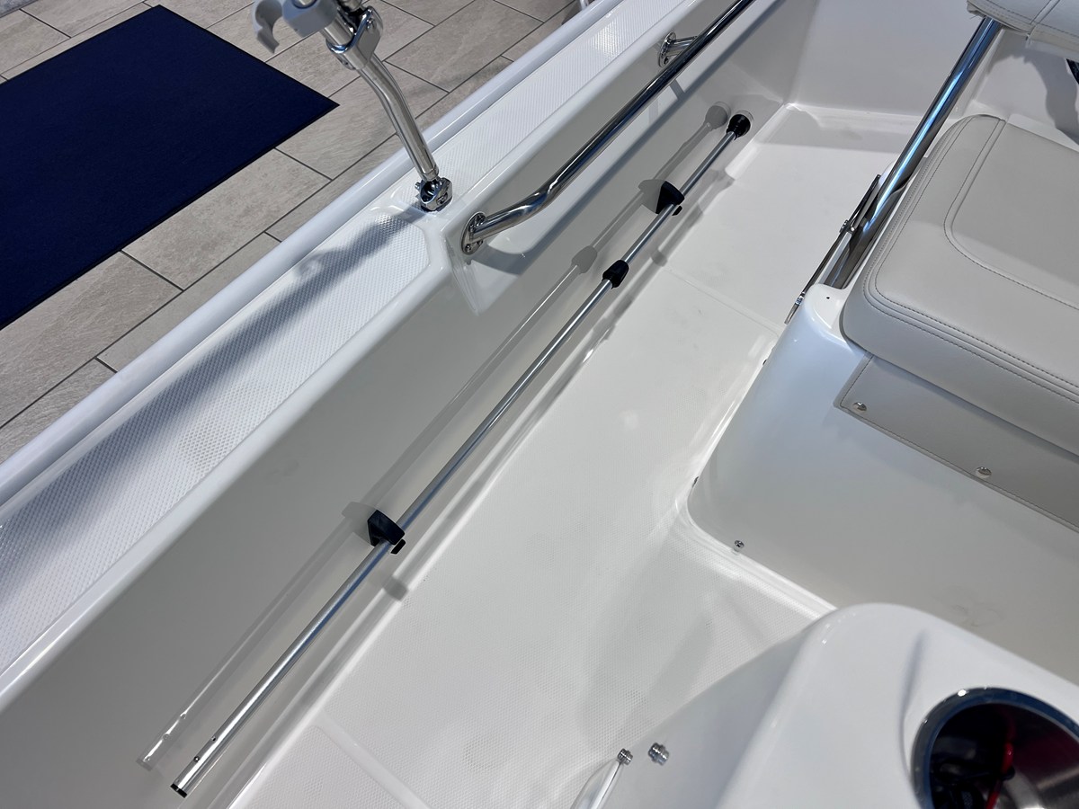 2027 Boston Whaler 150 Montauk 9