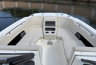 Boston Whaler 270 VANTAGE 11 2016 Boston Whaler 270 VANTAGE 12