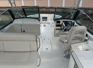 Boston Whaler 270 VANTAGE 13 2016 Boston Whaler 270 VANTAGE 14