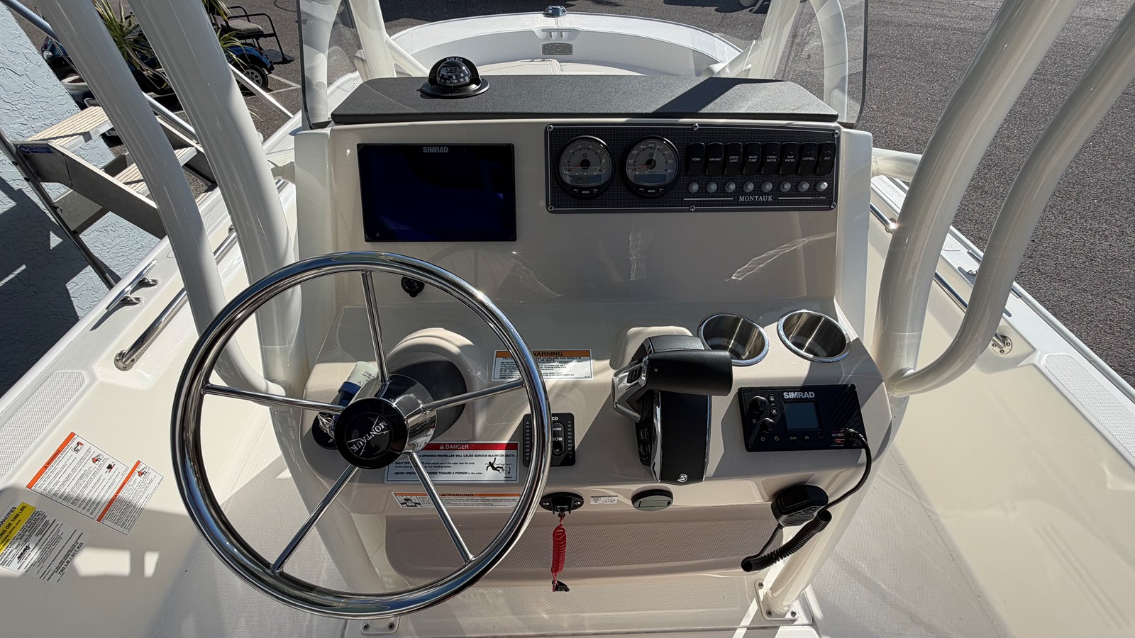 2026 Boston Whaler 210 Montauk 12