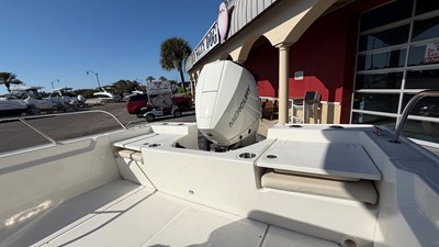Boston Whaler 210 Montauk 2 2026 Boston Whaler 210 Montauk 3