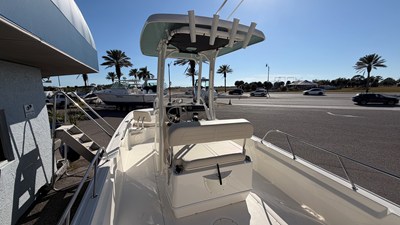 Boston Whaler 210 Montauk 4 2026 Boston Whaler 210 Montauk 5