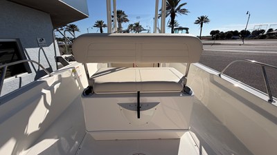 Boston Whaler 210 Montauk 5 2026 Boston Whaler 210 Montauk 6