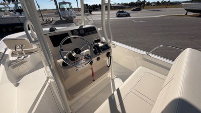2026 Boston Whaler 210 Montauk 10