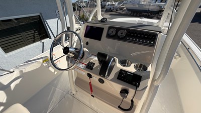 2026 Boston Whaler 210 Montauk 11