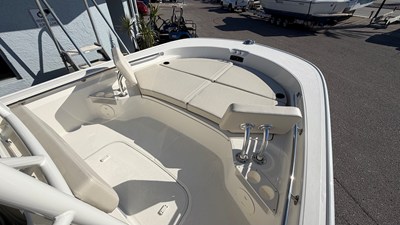 2026 Boston Whaler 210 Montauk 13