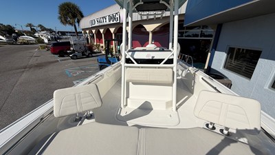 2026 Boston Whaler 210 Montauk 17