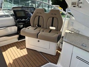 Sea Ray 350 SUNDANCER 18 2017 Sea Ray 350 SUNDANCER 19